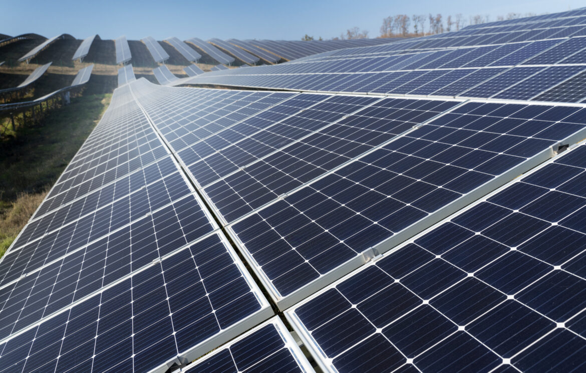 beautiful-alternative-energy-plant-with-solar-panels